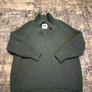 Aerie Women's Green V-Neck Sweater